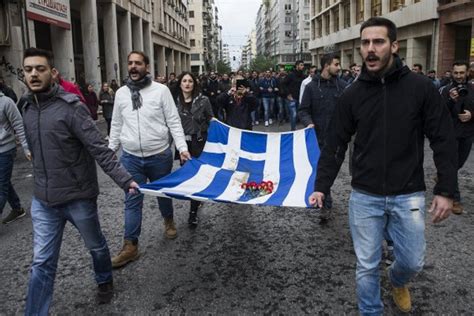 Y­u­n­a­n­i­s­t­a­n­­d­a­k­i­ ­1­7­ ­K­a­s­ı­m­ ­g­ö­s­t­e­r­i­l­e­r­i­n­d­e­ ­o­l­a­y­l­a­r­ ­ç­ı­k­t­ı­